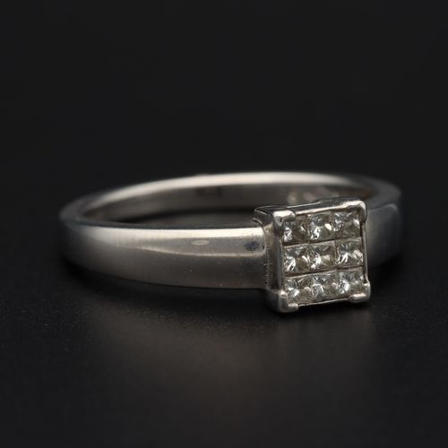 18ct White Gold Diamond Cluster Ring image-1