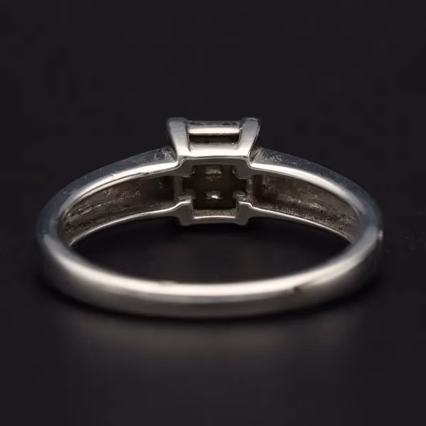 18ct White Gold Diamond Cluster Ring