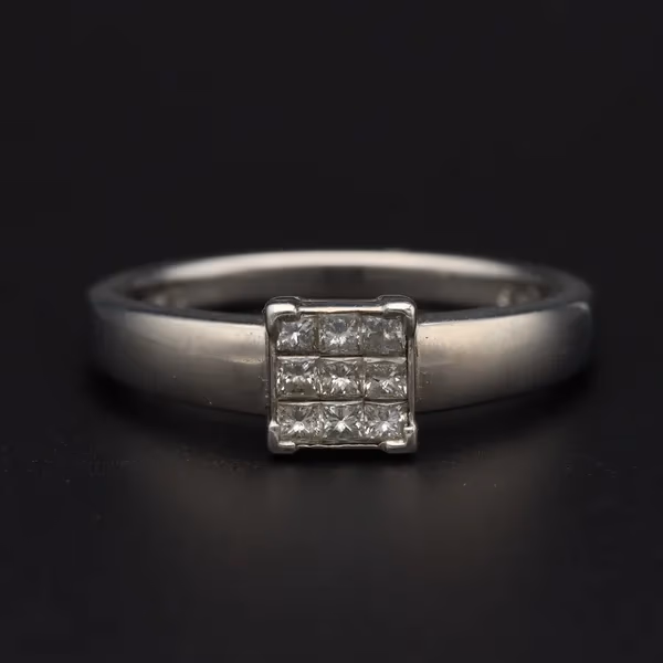 18ct White Gold Diamond Cluster Ring