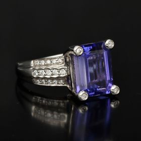18k White Gold Tanzanite and Diamond Ring