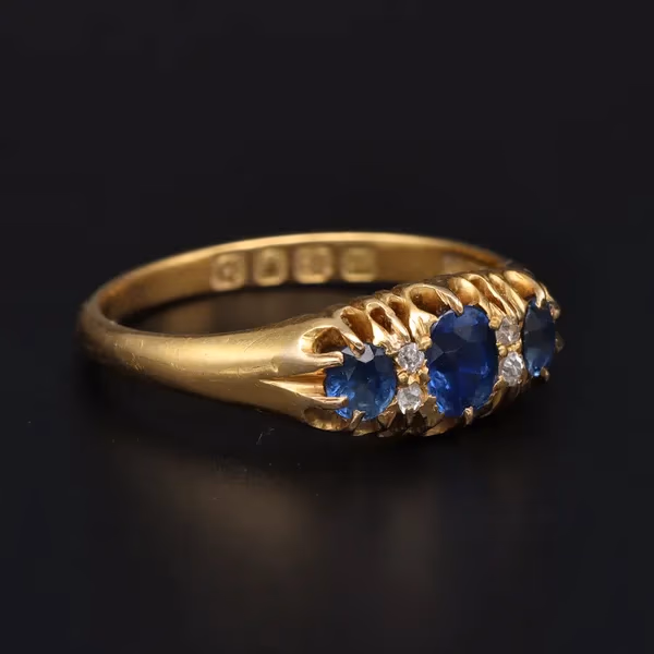 18ct Yellow Gold Diamond & Sapphire Ring