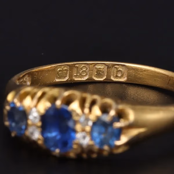 18ct Yellow Gold Diamond & Sapphire Ring