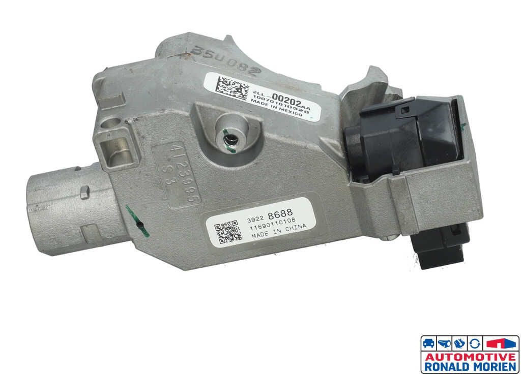 Used Ignition switch contact block Opel Astra K Sports Tourer 1.2 Turbo 12V Price € 89,00 Margin scheme offered by Automaterialen Ronald Morien B.V.