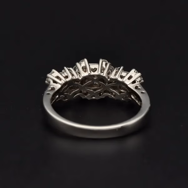 18ct White Gold Diamond Ring