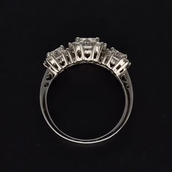 18ct White Gold Diamond Ring