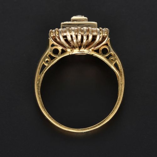 18ct Gold Diamond Cluster Ring image-6