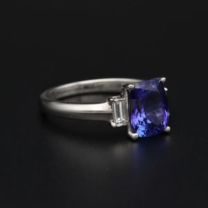 18ct Tanzanite and Diamond Ring