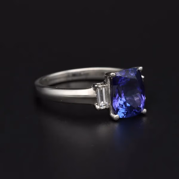 18ct Tanzanite and Diamond Ring