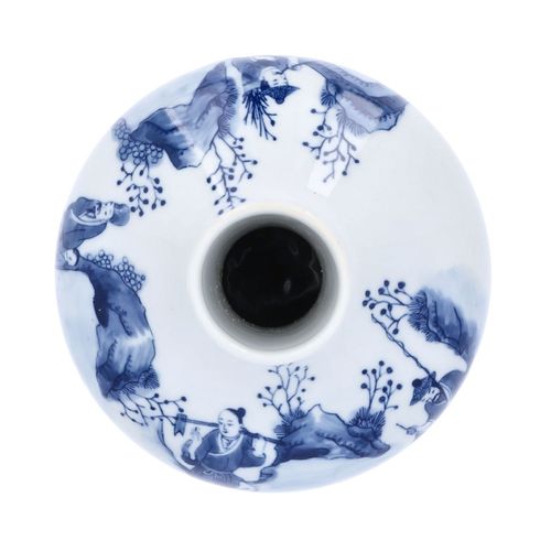 Qing Dynasty Chinese Blue and White Bottle Vase image-5