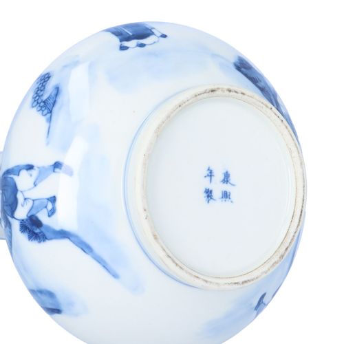 Qing Dynasty Chinese Blue and White Bottle Vase image-6