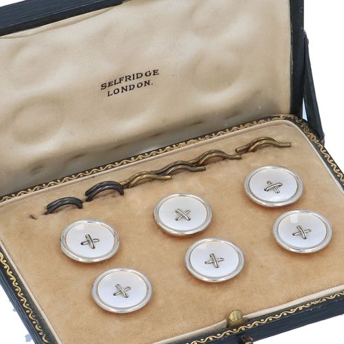 Edwardian 9ct Gold Cased Set of Mother of Pearl Waistcoat Buttons image-2
