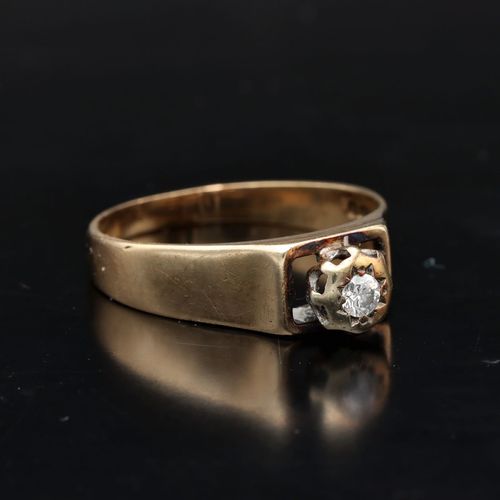 Retro Gold Diamond Ring. London 1978 image-1