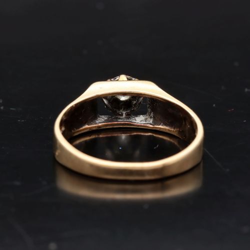 Retro Gold Diamond Ring. London 1978 image-5
