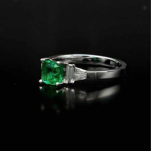 18k White Gold Emerald and Diamond Ring image-3