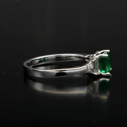 18k White Gold Emerald and Diamond Ring image-5