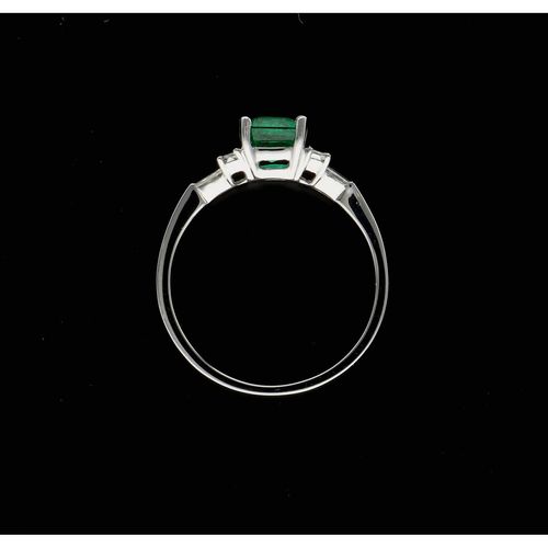 18k White Gold Emerald and Diamond Ring image-6