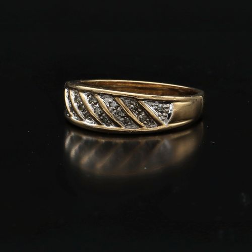 9ct Gold and Diamond Ring image-3