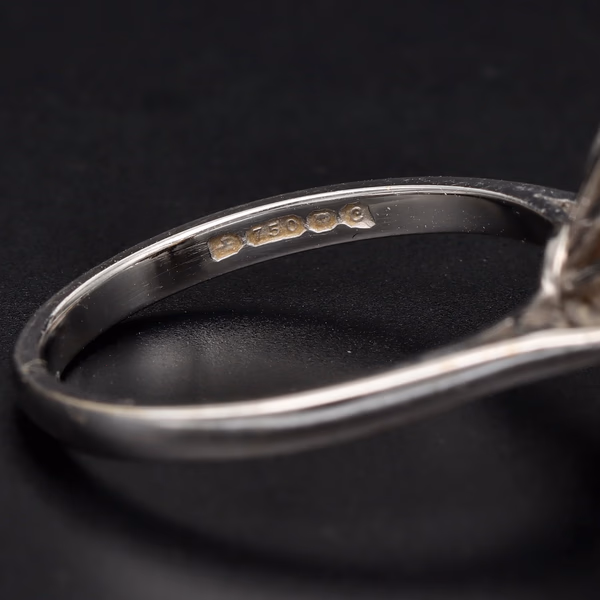 18ct Gold Opal and Diamond Ring