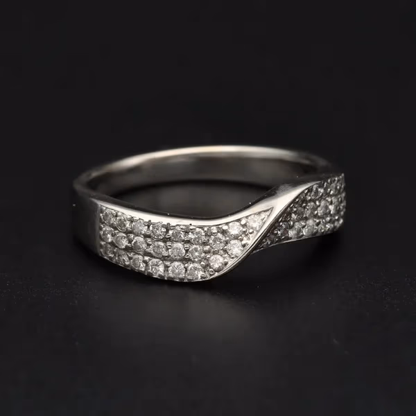 18ct White Gold and Diamond Twist Ring