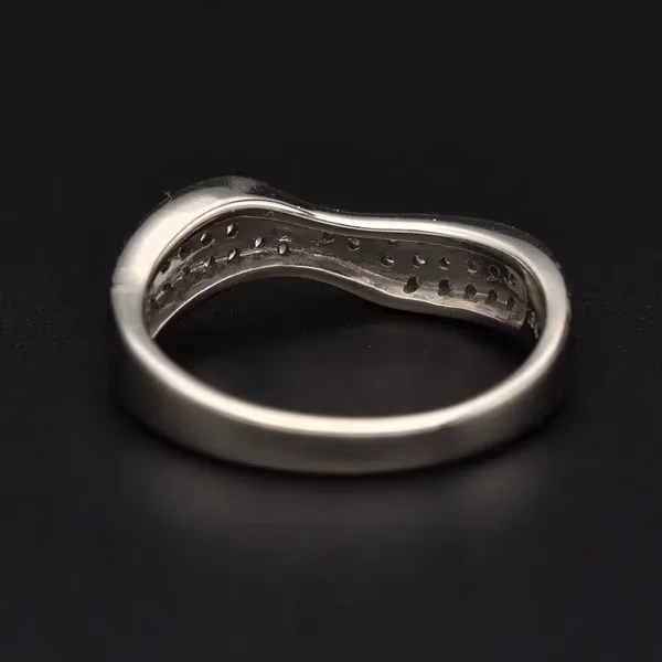 18ct White Gold and Diamond Twist Ring