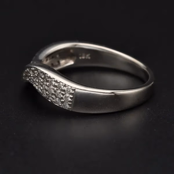 18ct White Gold and Diamond Twist Ring