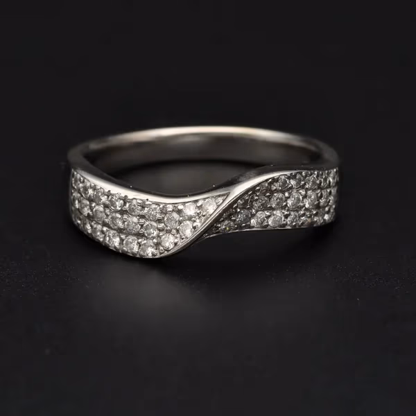 18ct White Gold and Diamond Twist Ring