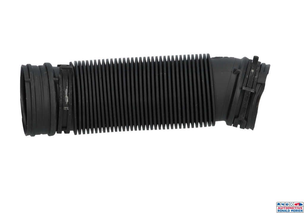 Used Air intake hose Volkswagen Golf VIII (CD1) 1.4 GTE 16V Price € 9,99 Inclusive VAT offered by Automaterialen Ronald Morien B.V.