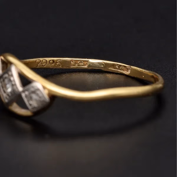 Antique 18ct Gold Platinum Diamond Ring