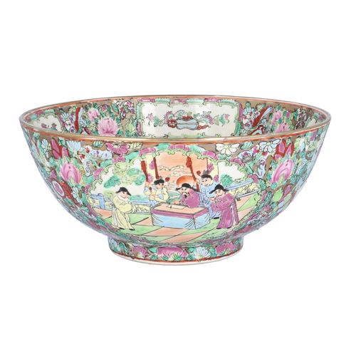 19th Century Cantonese Famille Rose Bowl image-1