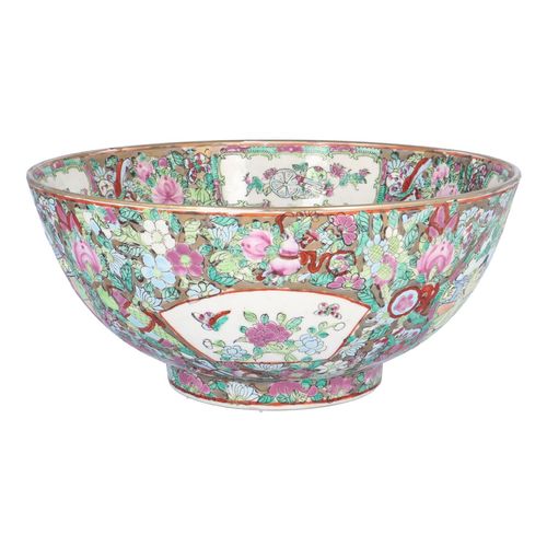 19th Century Cantonese Famille Rose Bowl image-3