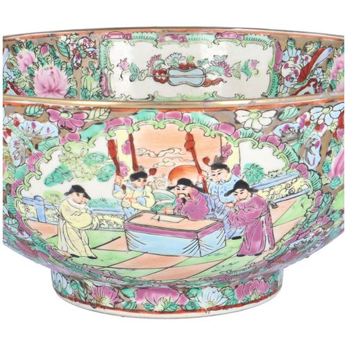 19th Century Cantonese Famille Rose Bowl image-2