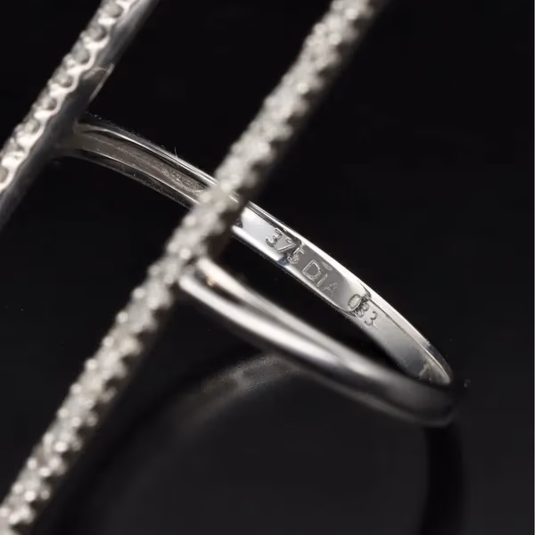 Unusual 0.33ct Gold Diamond Ring