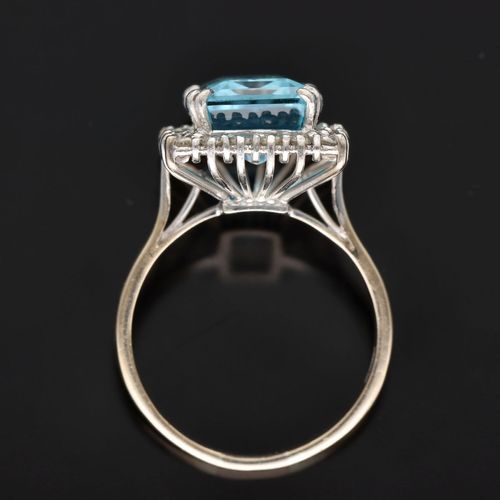 18ct White Gold Aquamarine and Diamond Ring image-6