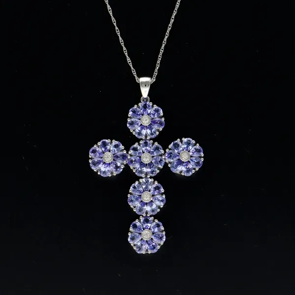 18ct White Gold Blue Sapphire & Diamond Pendant Necklace