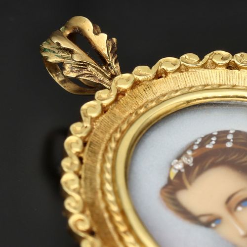 18ct Gold Hand Painted Portrait Pendant or Brooch image-4