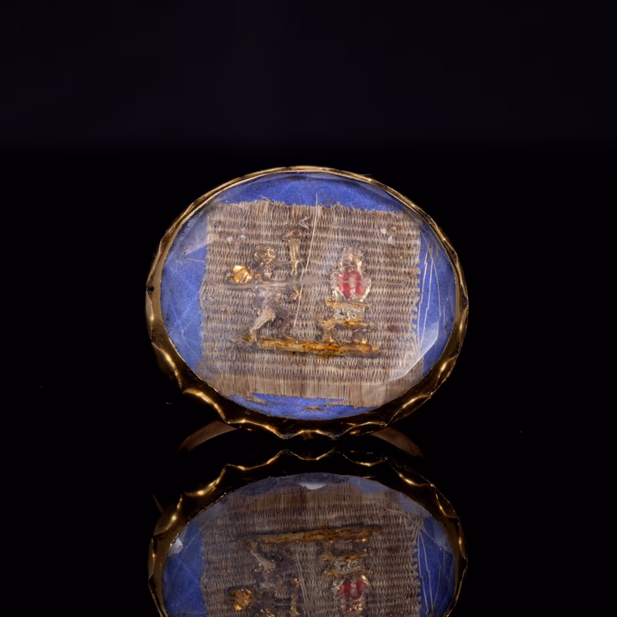 360° view of The Antique 17th Century Stuart Crystal Cherub and Vase Ring