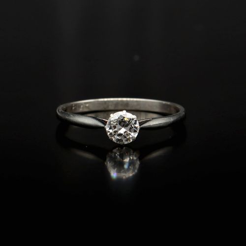 Antique Platinum Diamond Solitaire Ring image-2