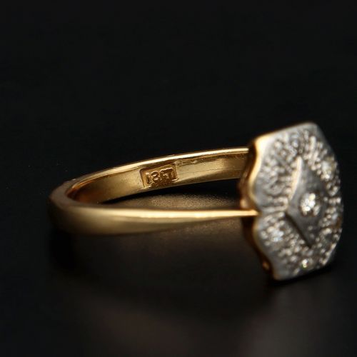 18ct Gold Art Deco Diamond Ring image-5