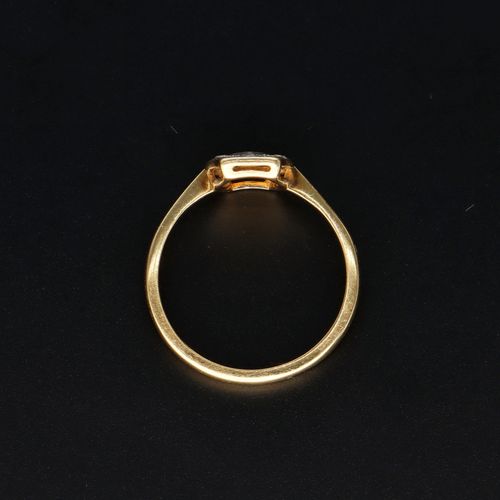 18ct Gold Art Deco Diamond Ring image-6