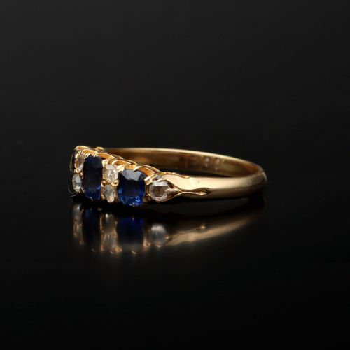 Vintage 18ct Gold Sapphire and Diamond Ring image-3