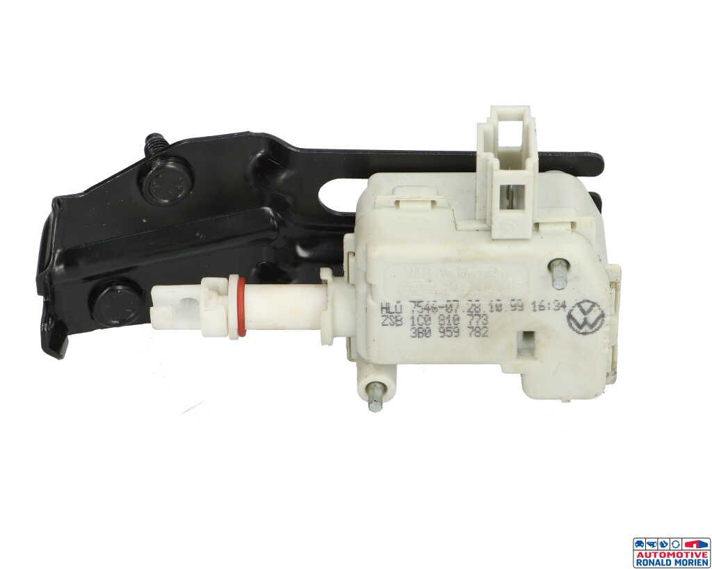 Used Tank flap lock motor Audi TT (8N3) 1.8 T 20V Quattro Price € 9,99 Inclusive VAT offered by Automaterialen Ronald Morien B.V.