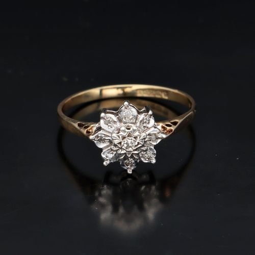 Vintage 9ct Gold Diamond Ring image-2