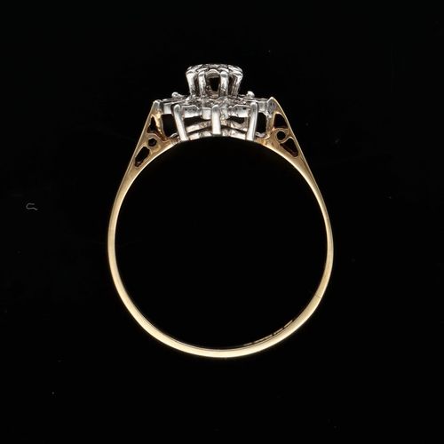 Vintage 9ct Gold Diamond Ring image-6