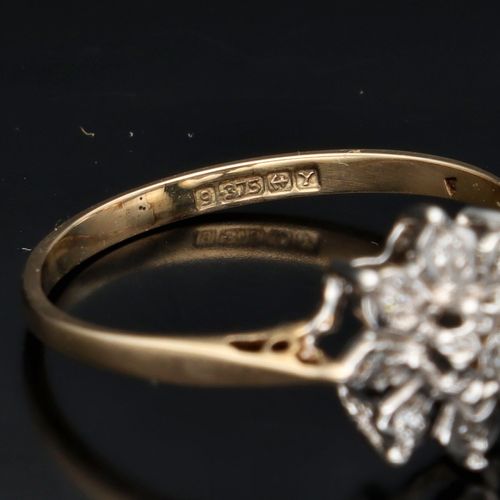 Vintage 9ct Gold Diamond Ring image-4
