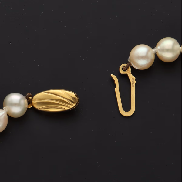 9ct Gold Clasp Re Strung Cultured Pearls