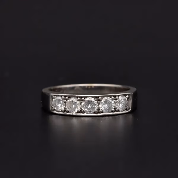 18ct White Gold Diamond Ring