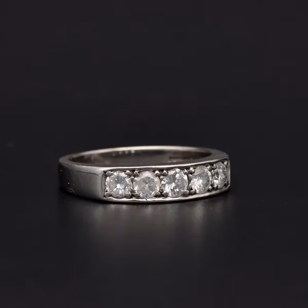 18ct White Gold Diamond Ring