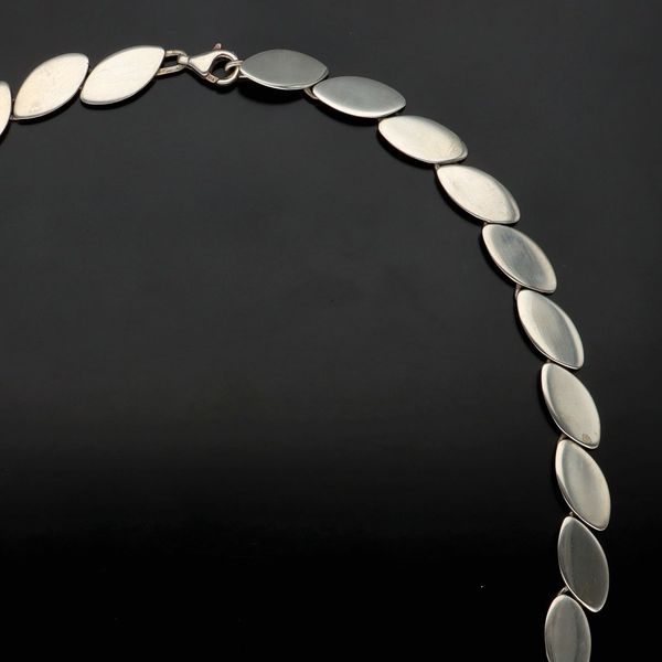 Silver Oval Disc Necklet