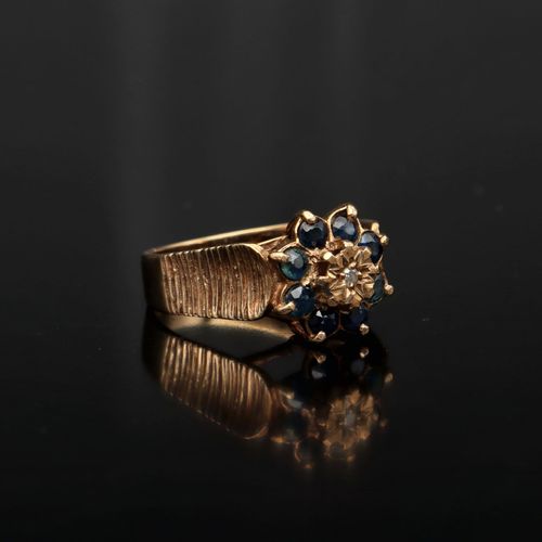 Gold Retro Sapphire Diamond Ring. London 1978 image-1