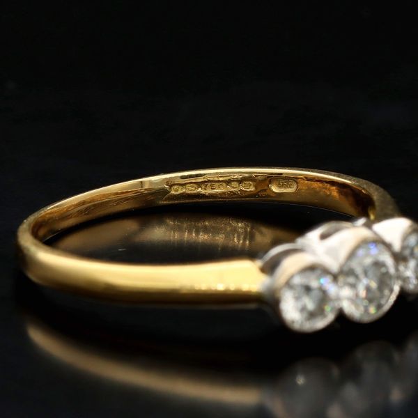 18ct Gold Diamond Ring